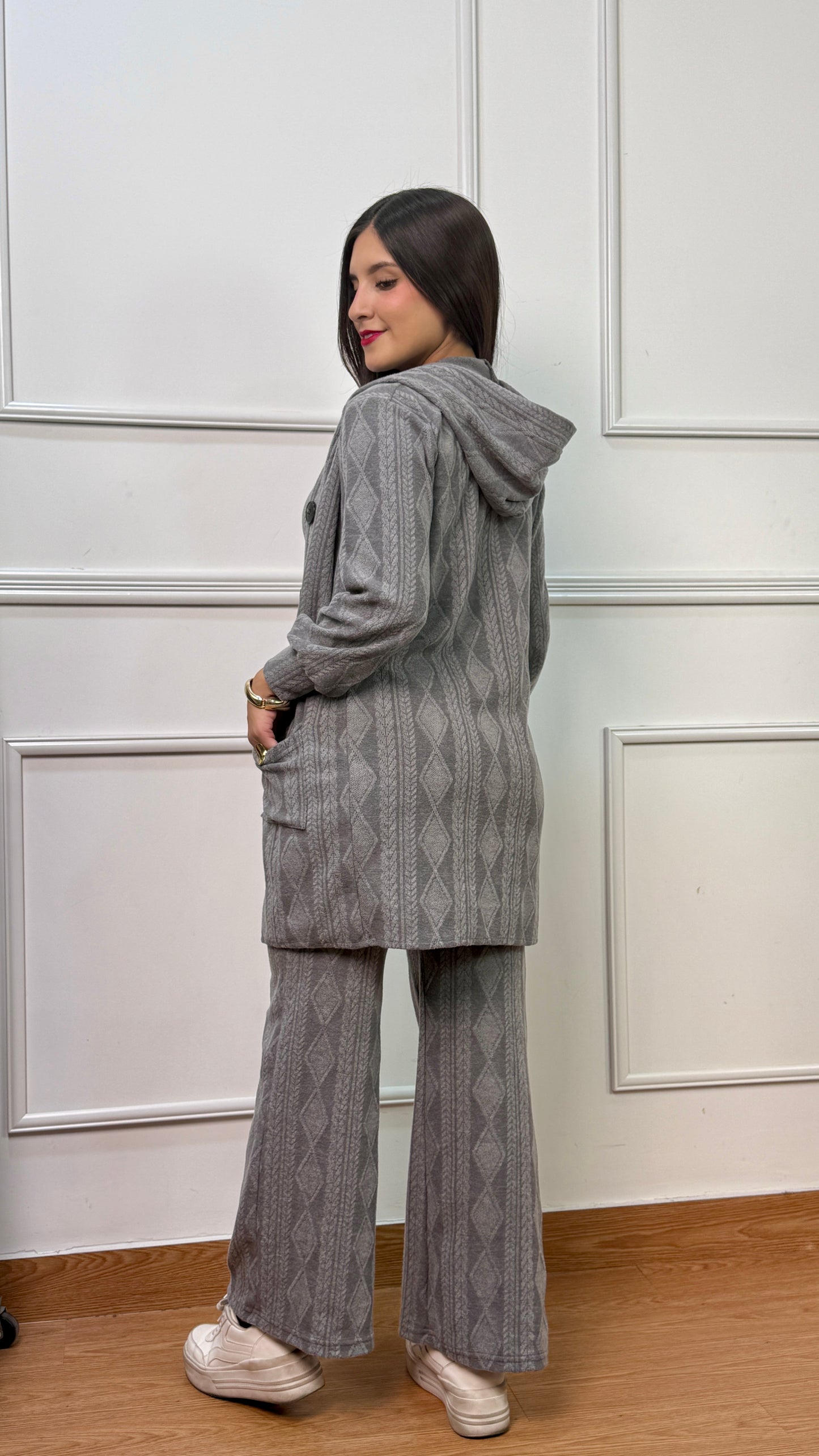 CONJUNTO INTI GRIS