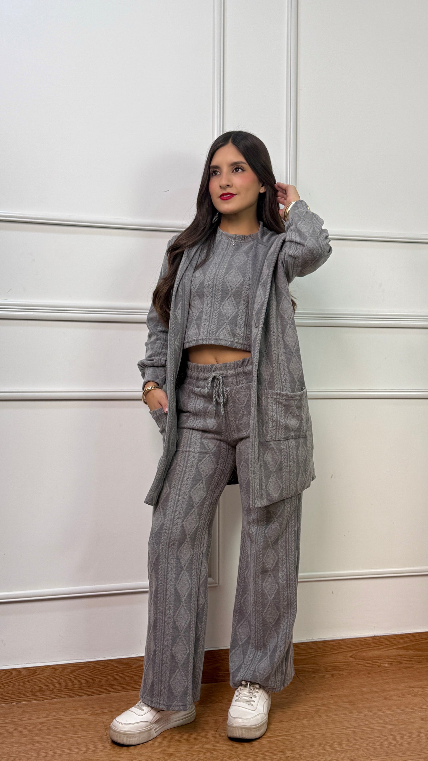 CONJUNTO INTI GRIS