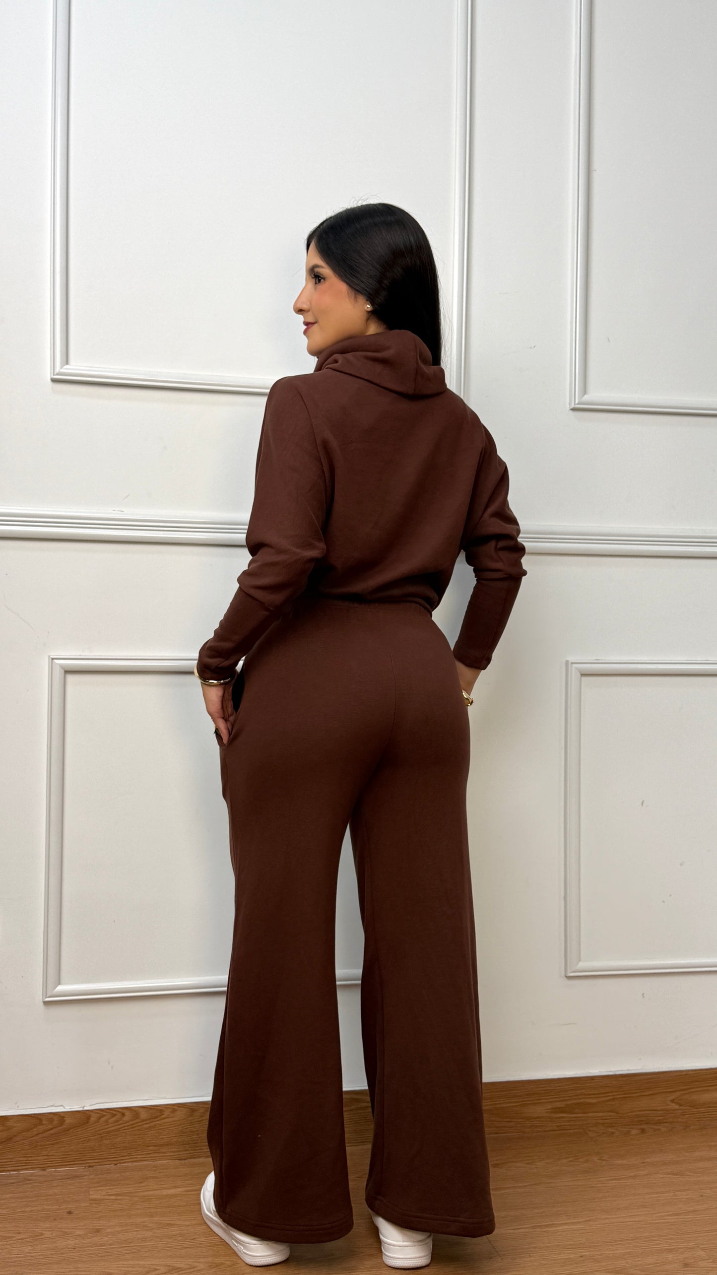 CONJUNTO ALDARA CHOMPERO GRUESO CHOCOLATE