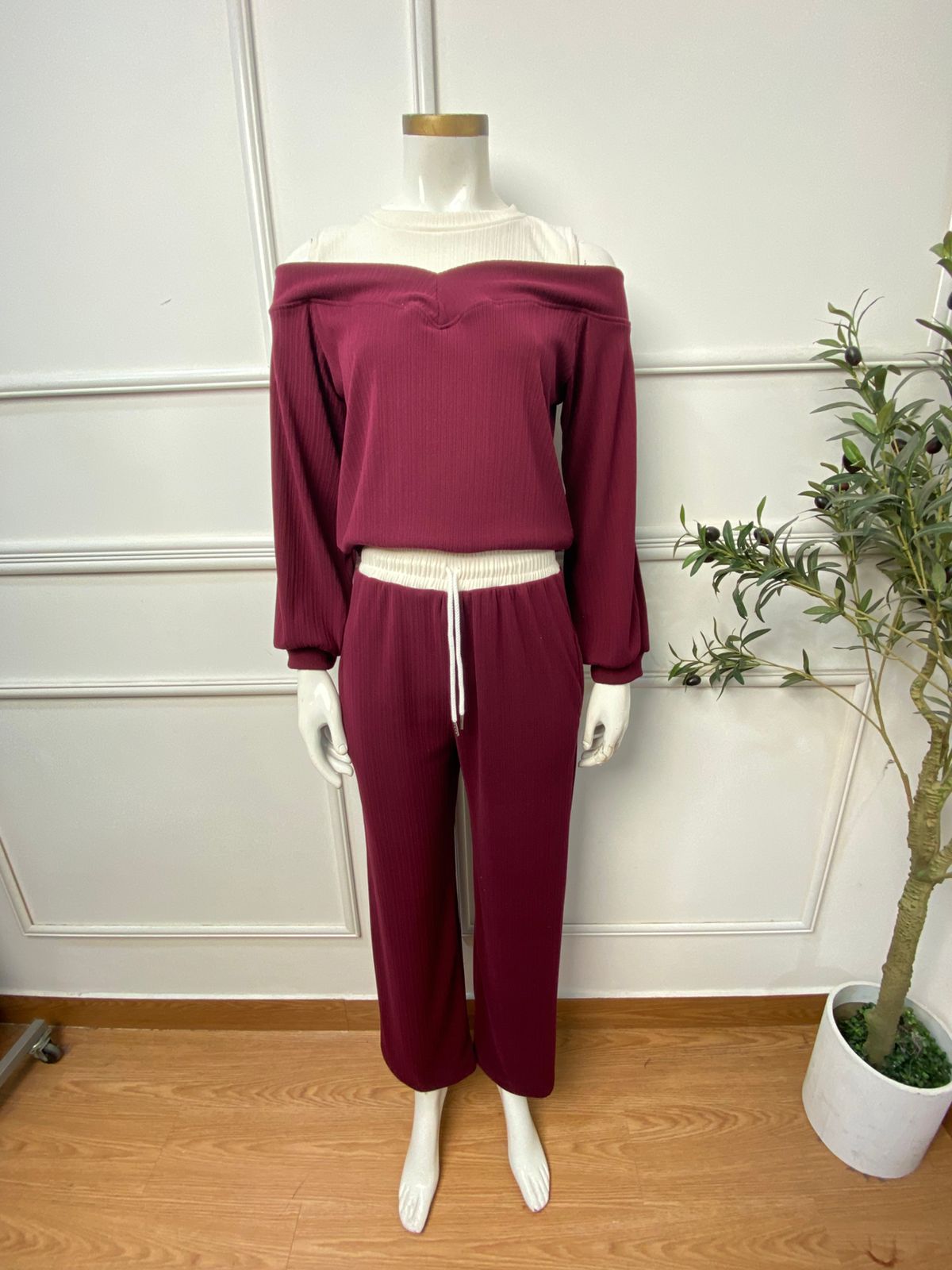 CONJUNTO OLIVIA VINO